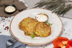 Оладьи из кабачка сметаной