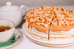 Медовый с солёной 1400 гр (22см)