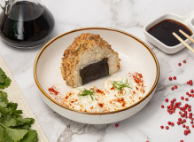 Онигири с курицей спайси